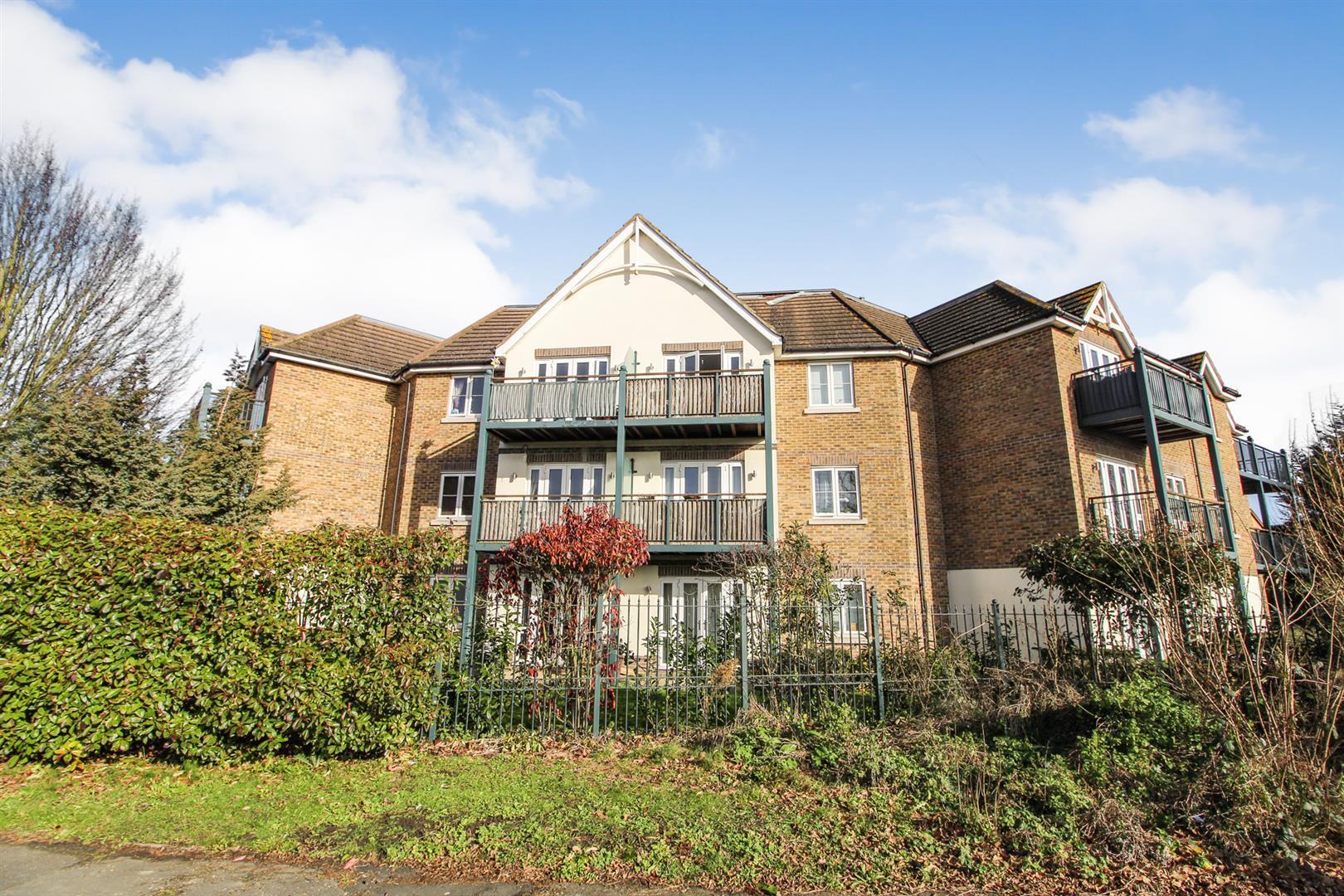 Huntercombe Lane North, Taplow Image 9