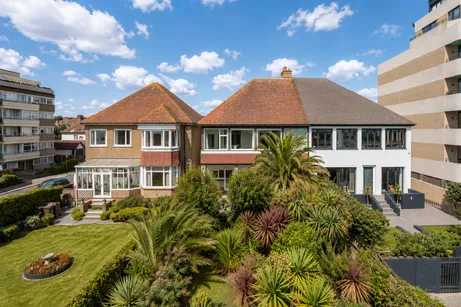 Kingsway, Hove, BN3