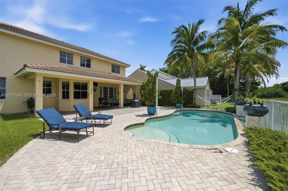 861 CRESTVIEW CIR, Weston, FL 33327