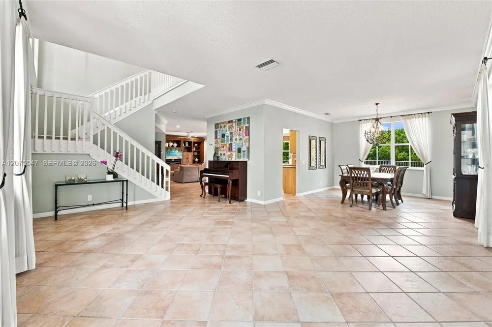 861 CRESTVIEW CIR, Weston, FL 33327