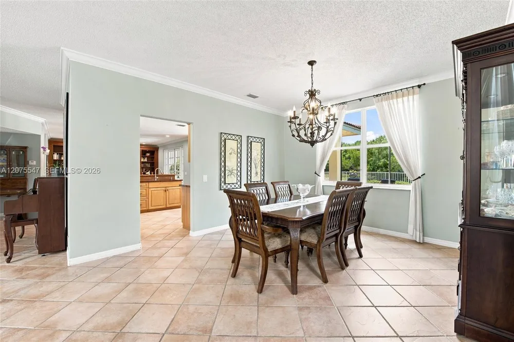 861 CRESTVIEW CIR, Weston, FL 33327