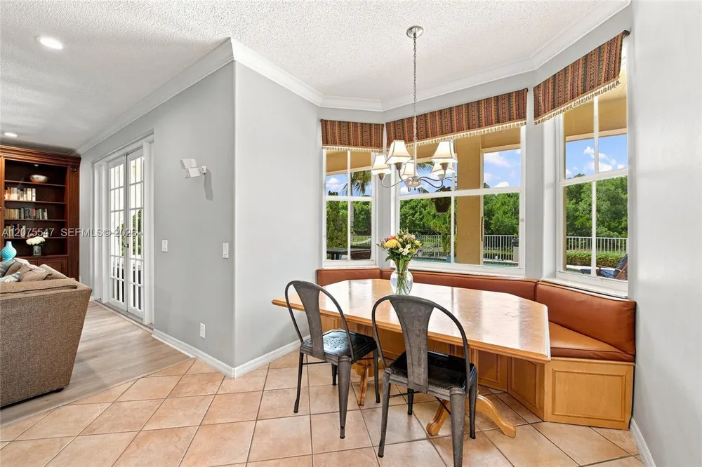 861 CRESTVIEW CIR, Weston, FL 33327