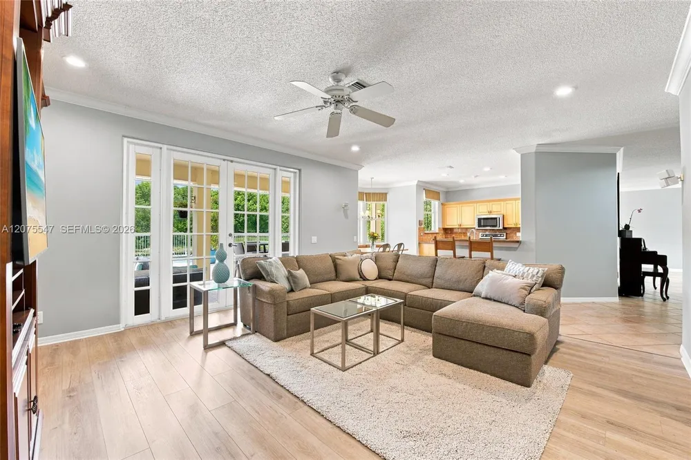 861 CRESTVIEW CIR, Weston, FL 33327