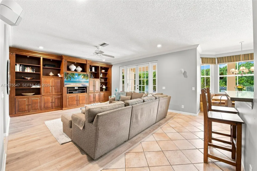 861 CRESTVIEW CIR, Weston, FL 33327