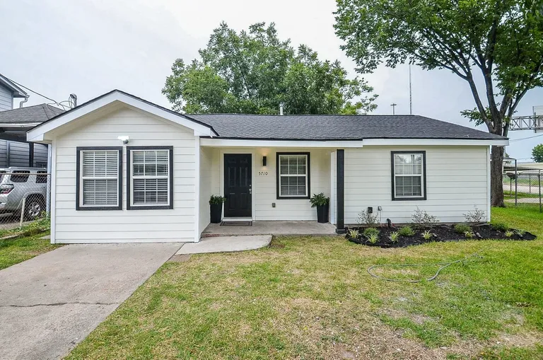 5710 Cherry St, Houston, TX 77026