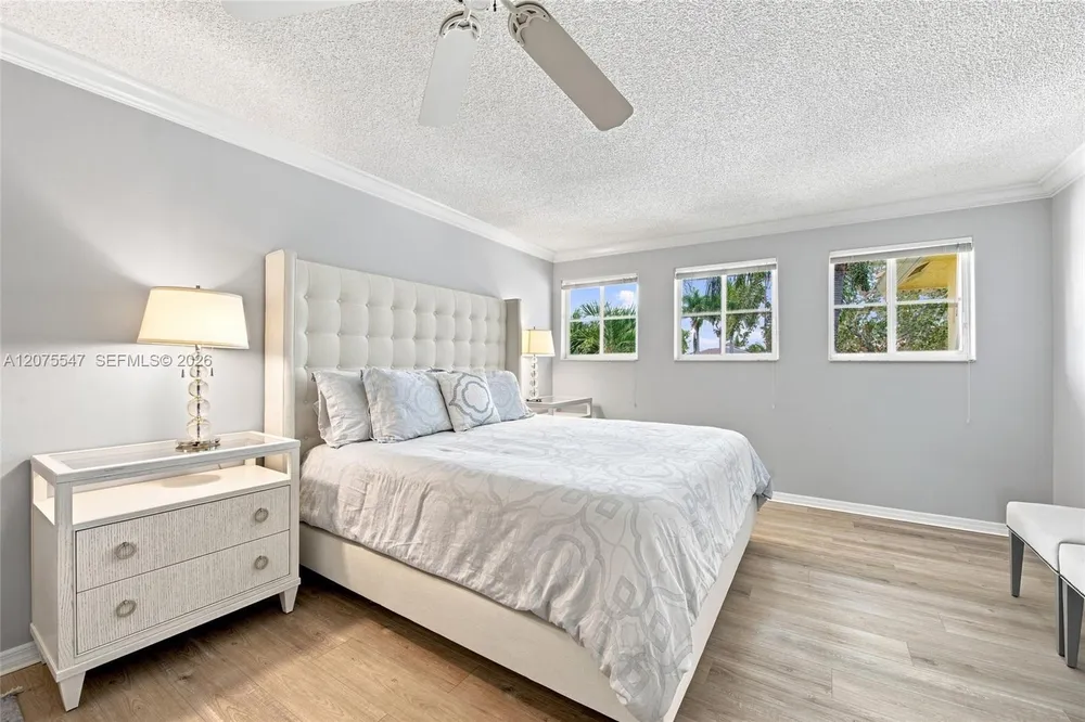 861 CRESTVIEW CIR, Weston, FL 33327