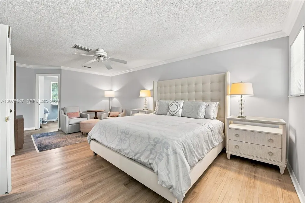 861 CRESTVIEW CIR, Weston, FL 33327