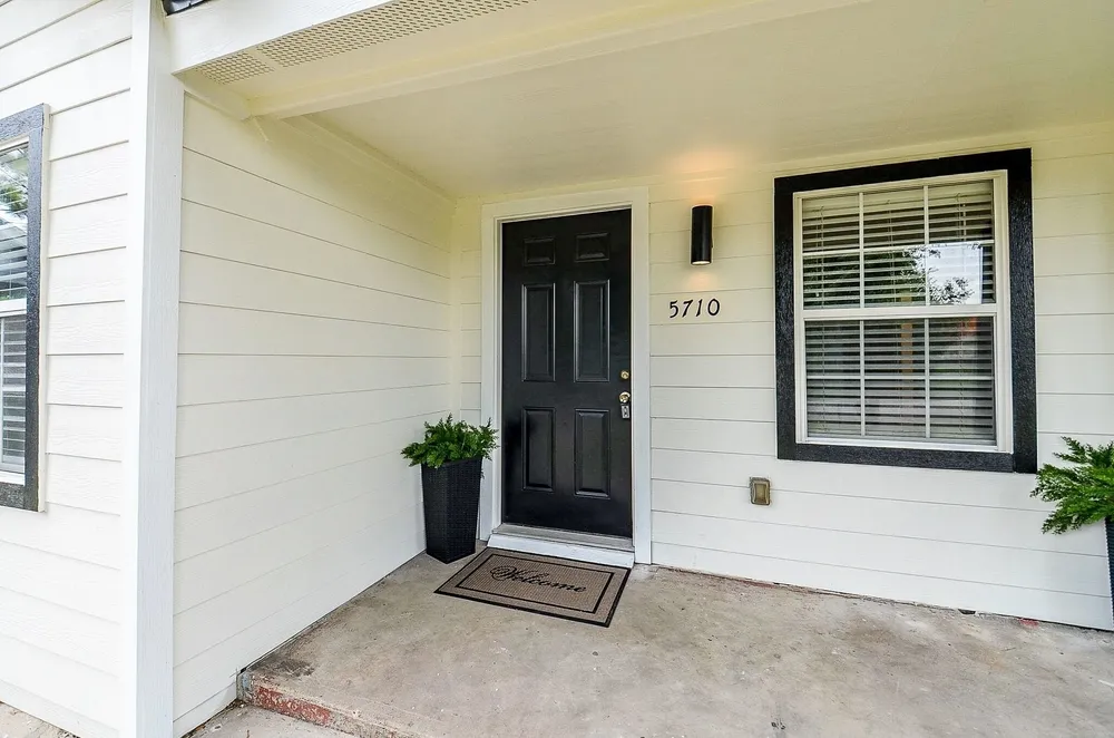 5710 Cherry St, Houston, TX 77026