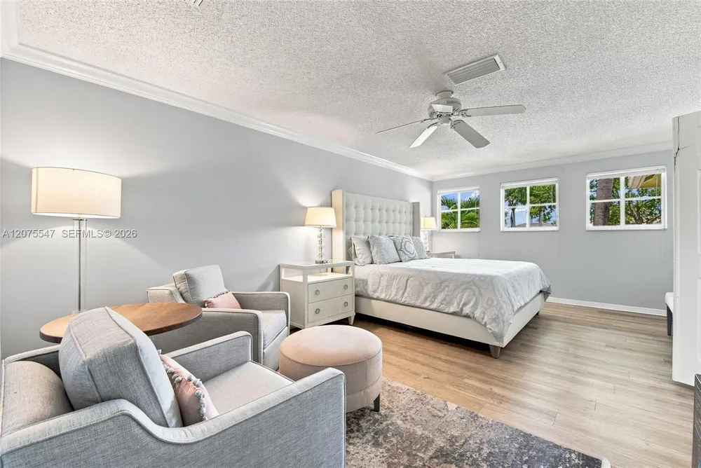861 CRESTVIEW CIR, Weston, FL 33327