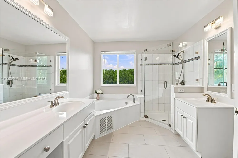 861 CRESTVIEW CIR, Weston, FL 33327