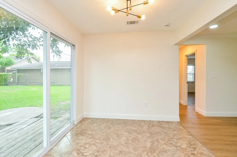 5710 Cherry St, Houston, TX 77026