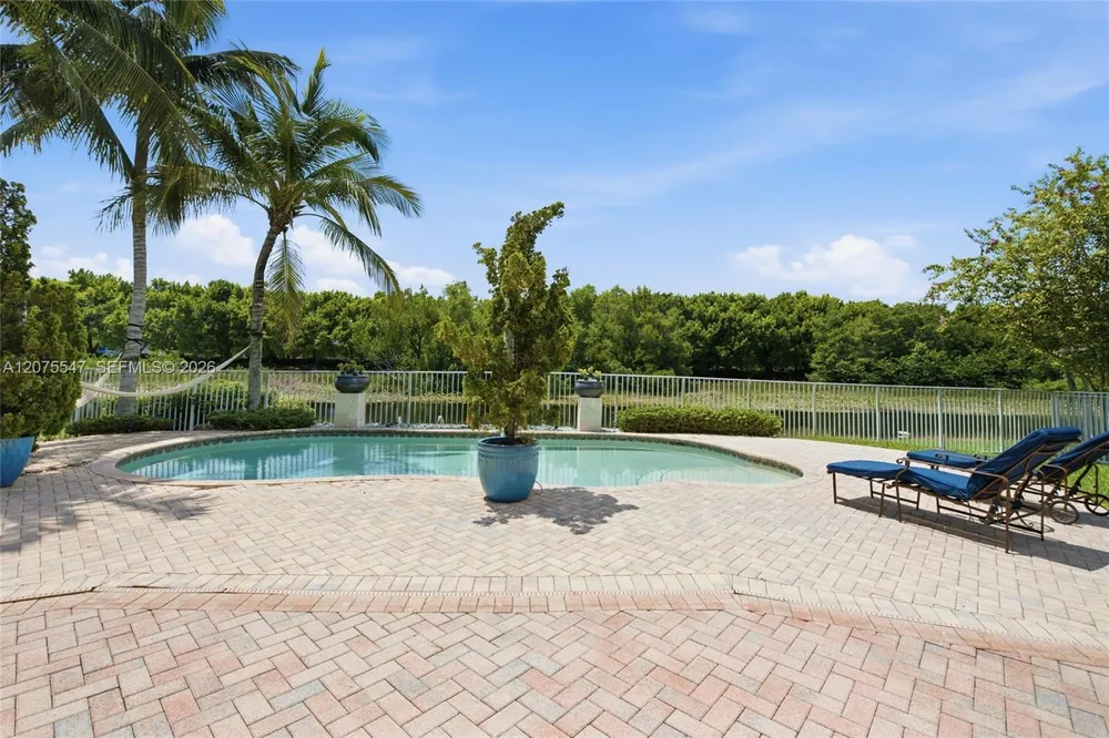 861 CRESTVIEW CIR, Weston, FL 33327
