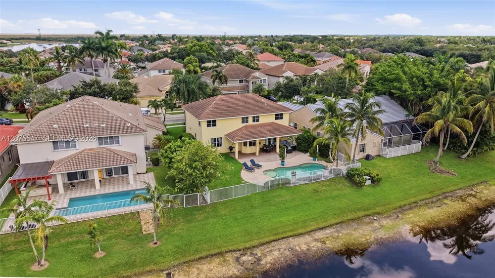 861 CRESTVIEW CIR, Weston, FL 33327