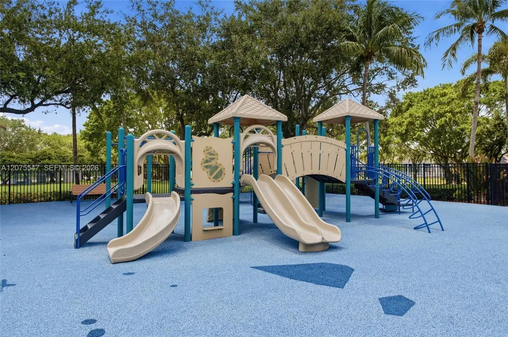 861 CRESTVIEW CIR, Weston, FL 33327