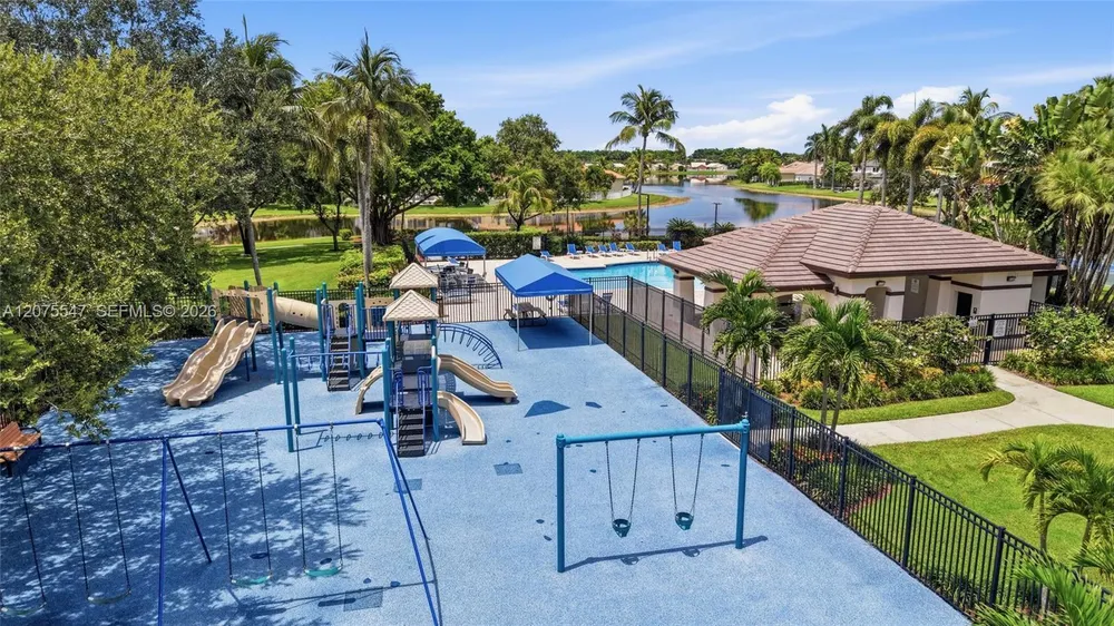 861 CRESTVIEW CIR, Weston, FL 33327