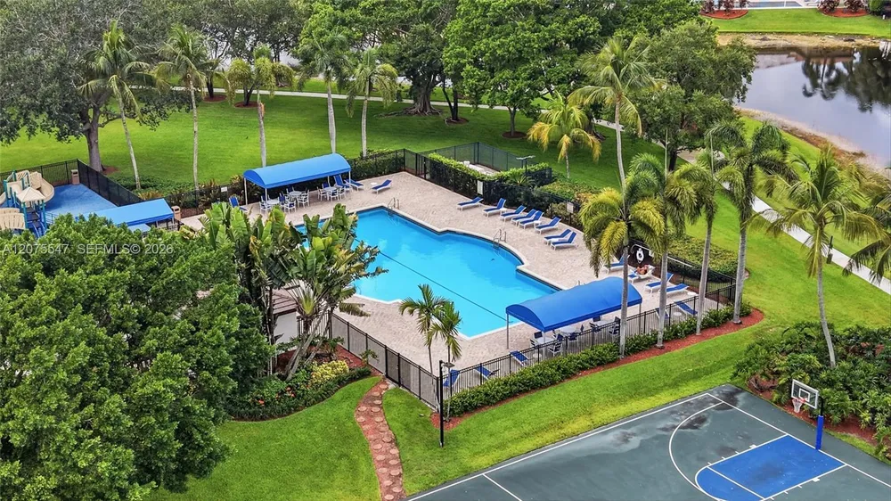 861 CRESTVIEW CIR, Weston, FL 33327