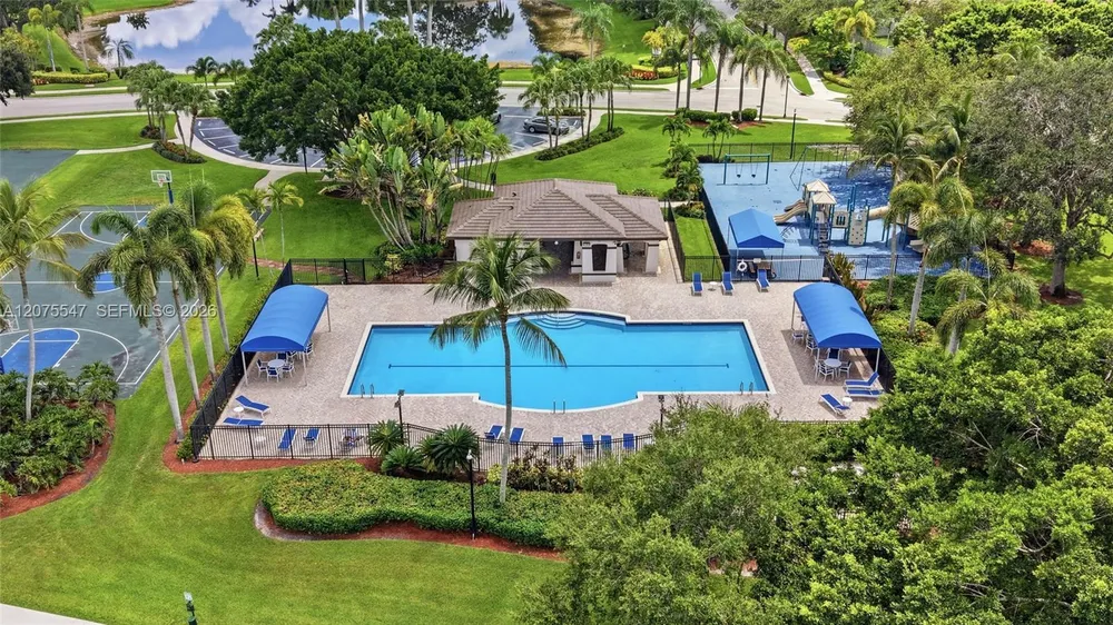 861 CRESTVIEW CIR, Weston, FL 33327