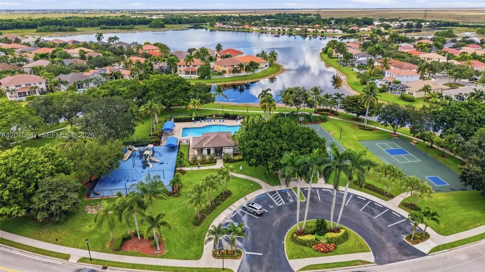 861 CRESTVIEW CIR, Weston, FL 33327