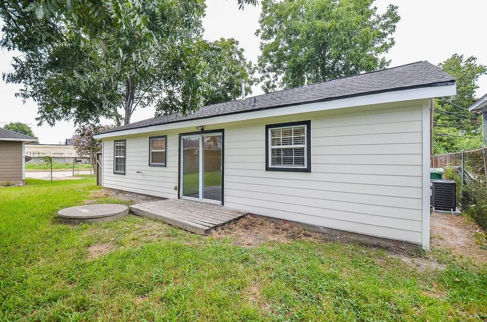 5710 Cherry St, Houston, TX 77026