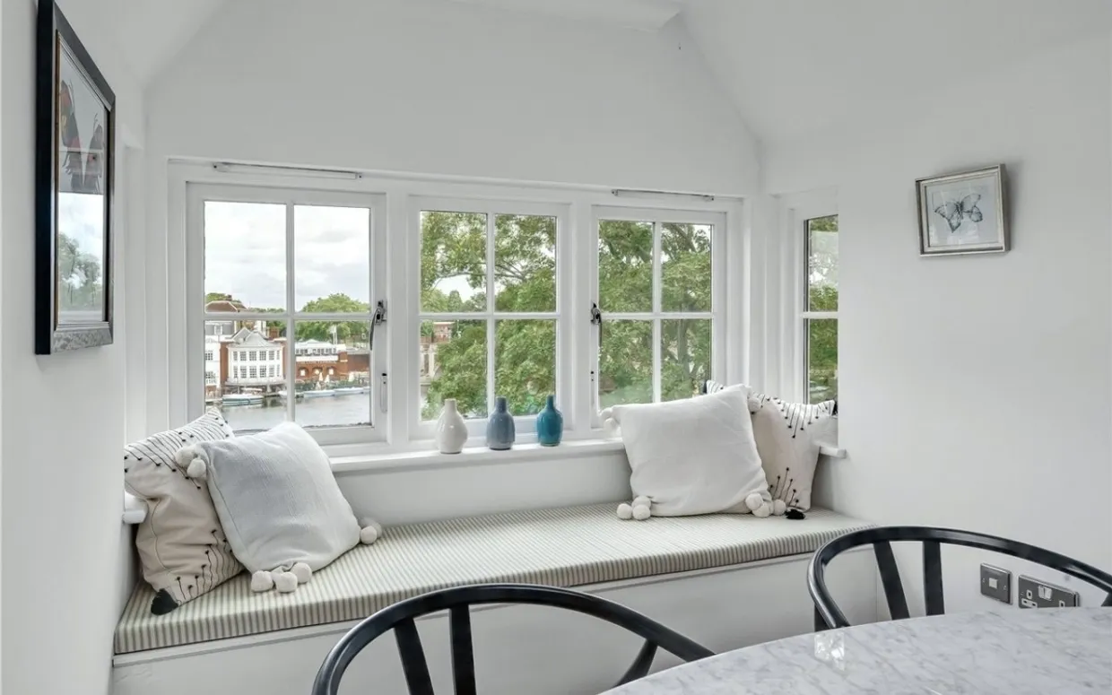 Bridge Road, East Molesey KT8 photo 1