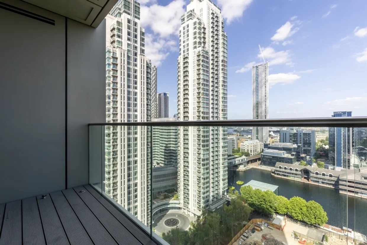 32 Harbour Way Canary Wharf E14 photo 1
