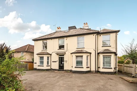 Epsom Road, Epsom KT17