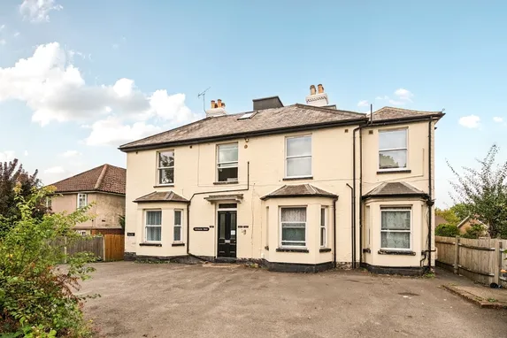 Epsom Road, Epsom KT17