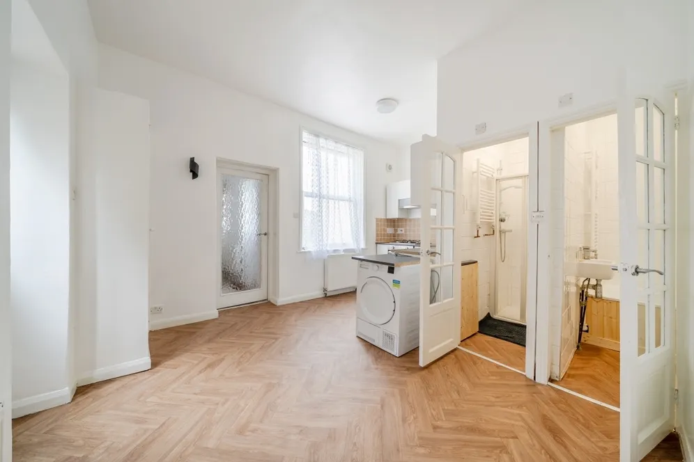 Epsom Road, Epsom KT17 photo 3