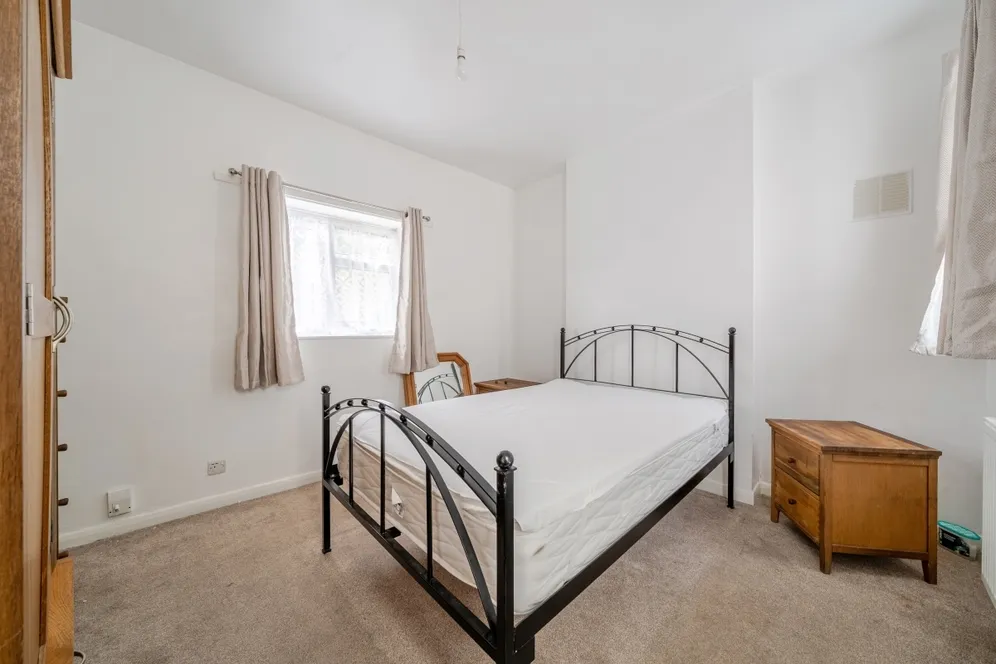 Epsom Road, Epsom KT17 photo 5
