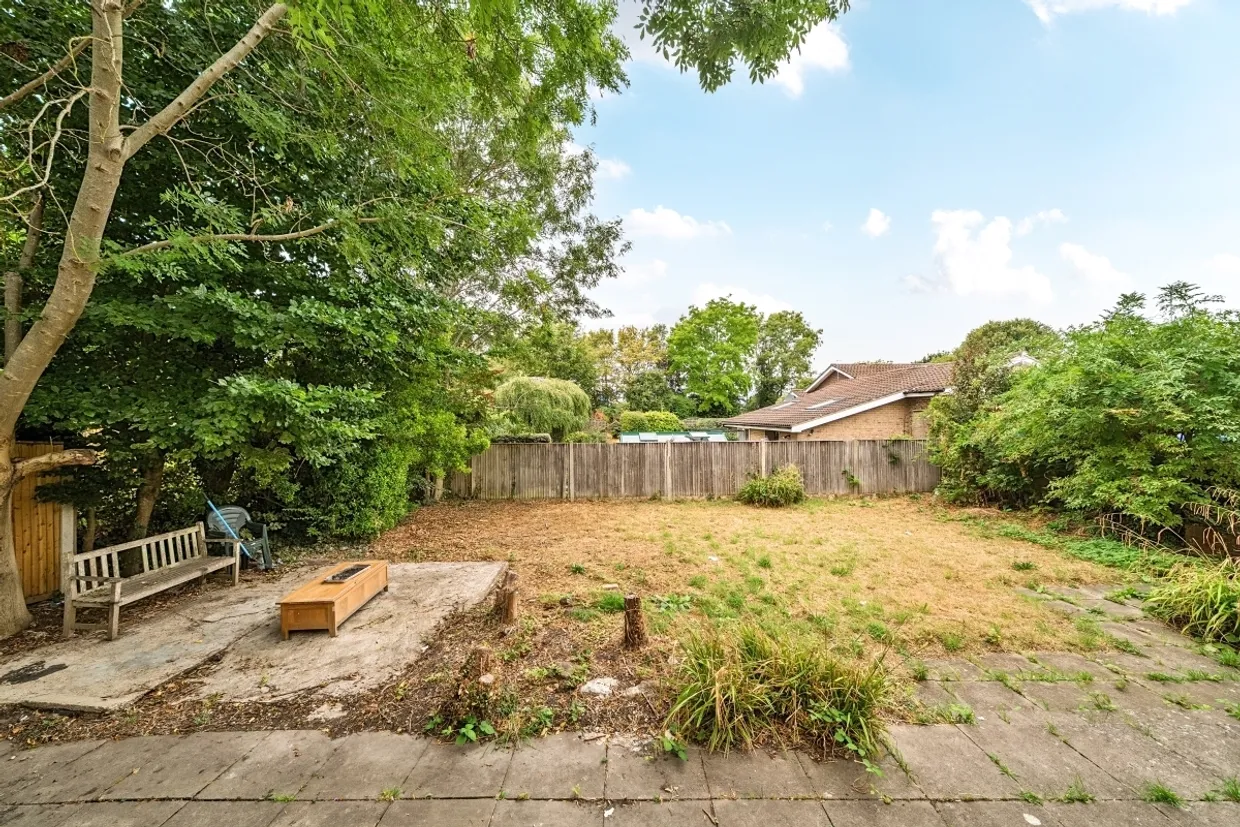 Epsom Road, Epsom KT17 photo 9