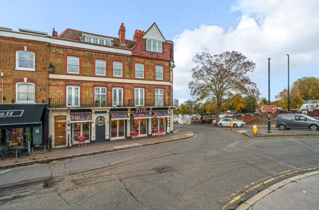 Bridge Road, East Molesey KT8 photo 11