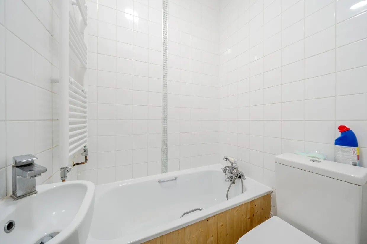 Epsom Road, Epsom KT17 photo 11