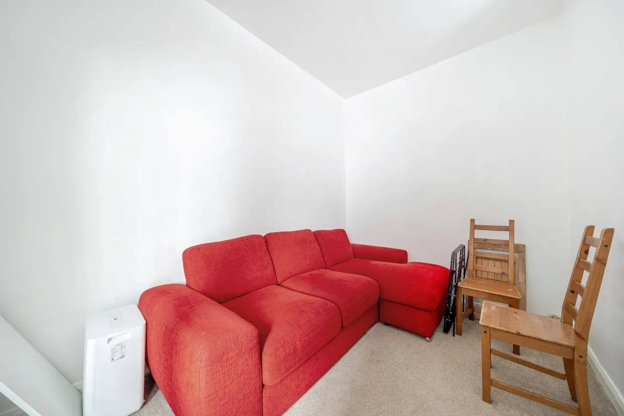 Epsom Road, Epsom KT17 photo 13