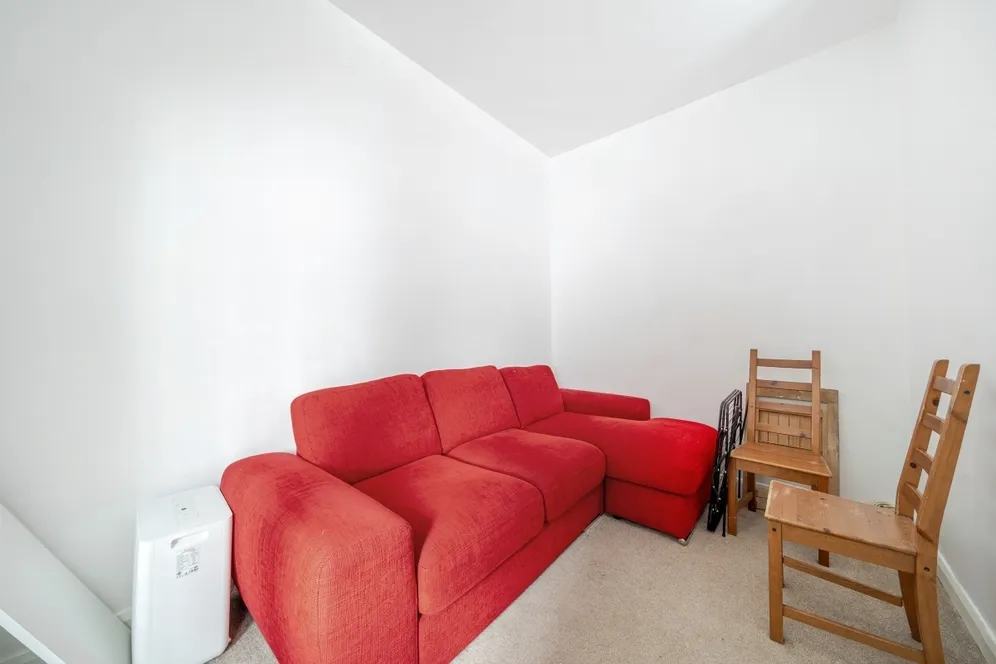 Epsom Road, Epsom KT17 photo 13