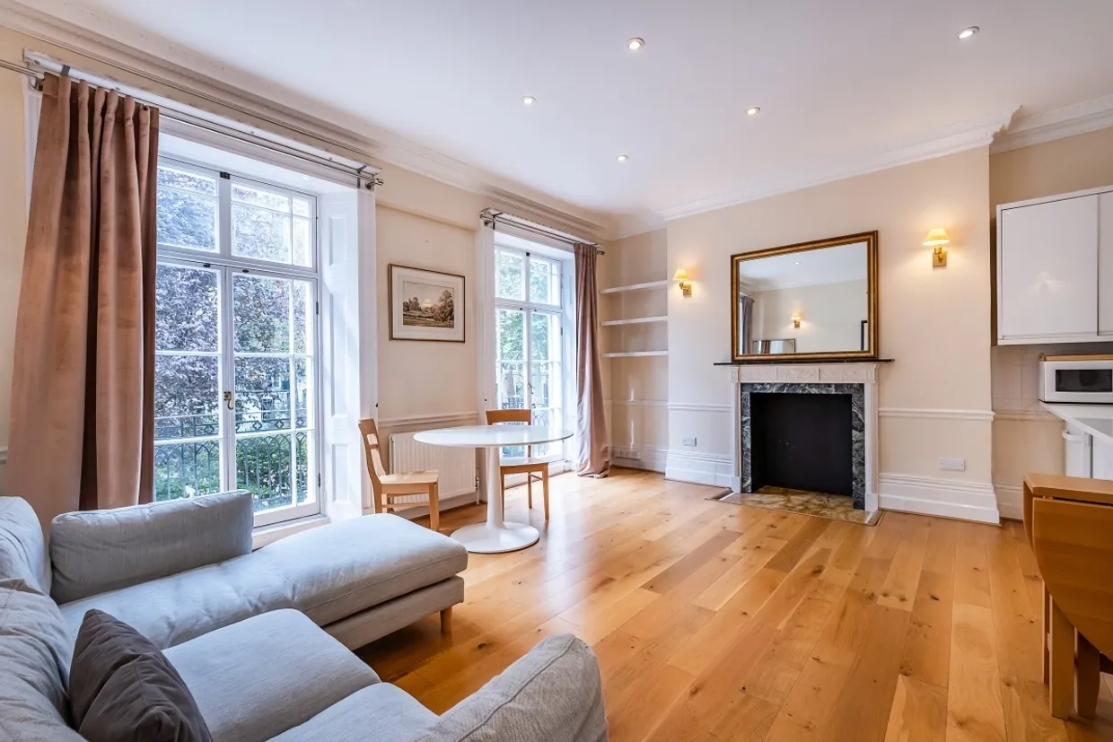 Brompton Square Knightsbridge SW3 photo 1