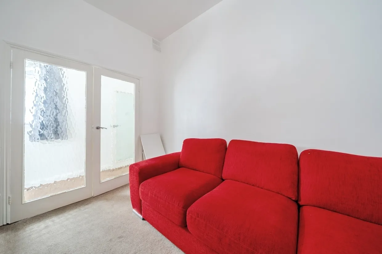 Epsom Road, Epsom KT17 photo 14