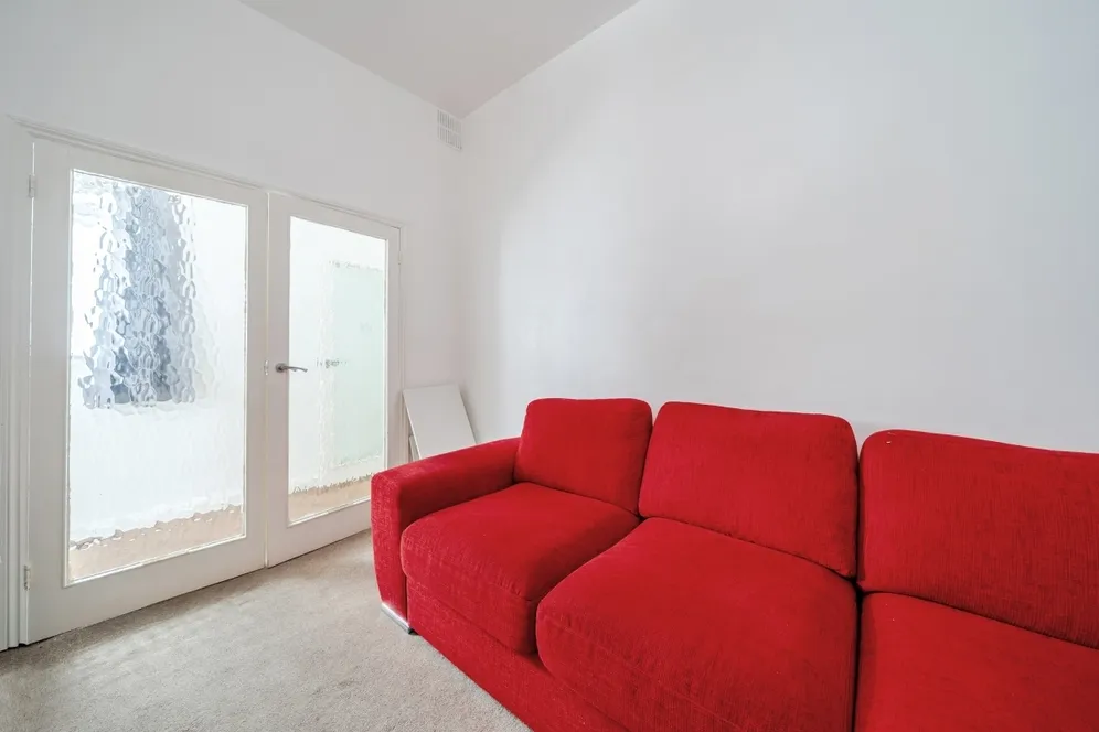 Epsom Road, Epsom KT17 photo 14