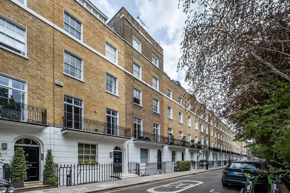 Brompton Square Knightsbridge SW3 photo 2