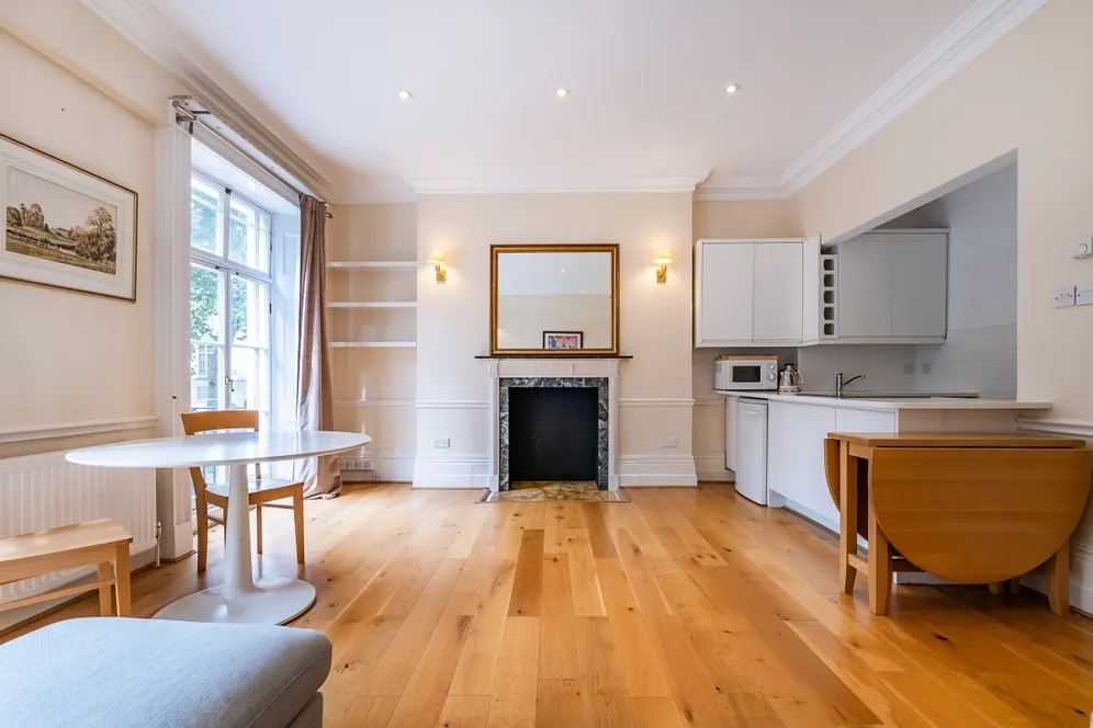 Brompton Square Knightsbridge SW3 photo 3
