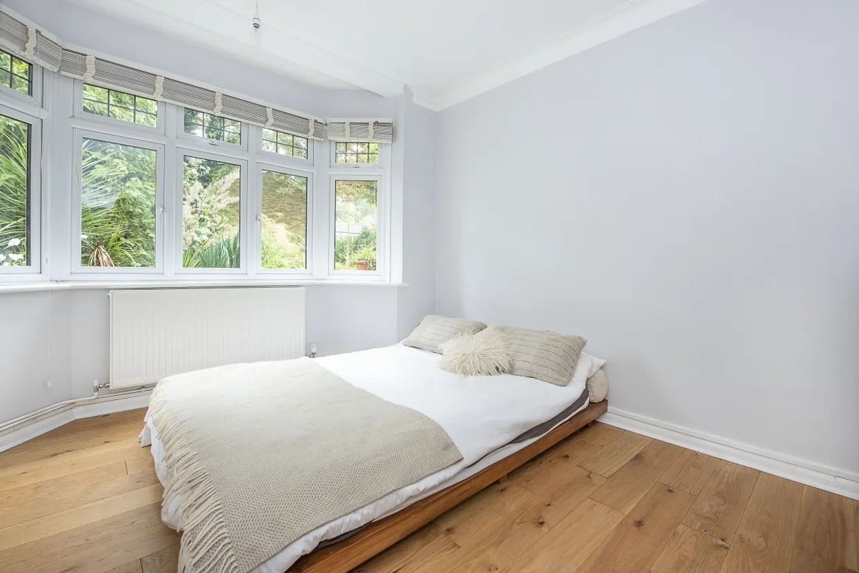 Queens Road Teddington TW11 photo 5