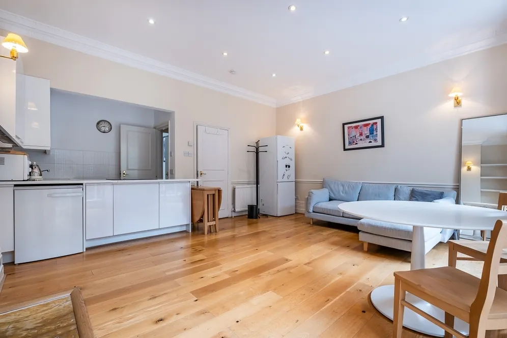 Brompton Square Knightsbridge SW3 photo 6