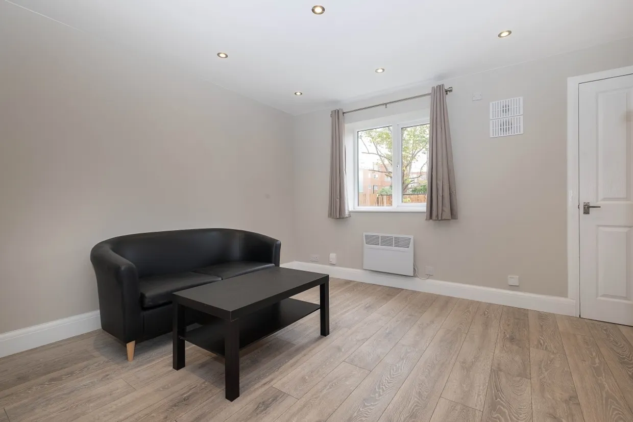 Vine Place, Hounslow, TW3 photo 7