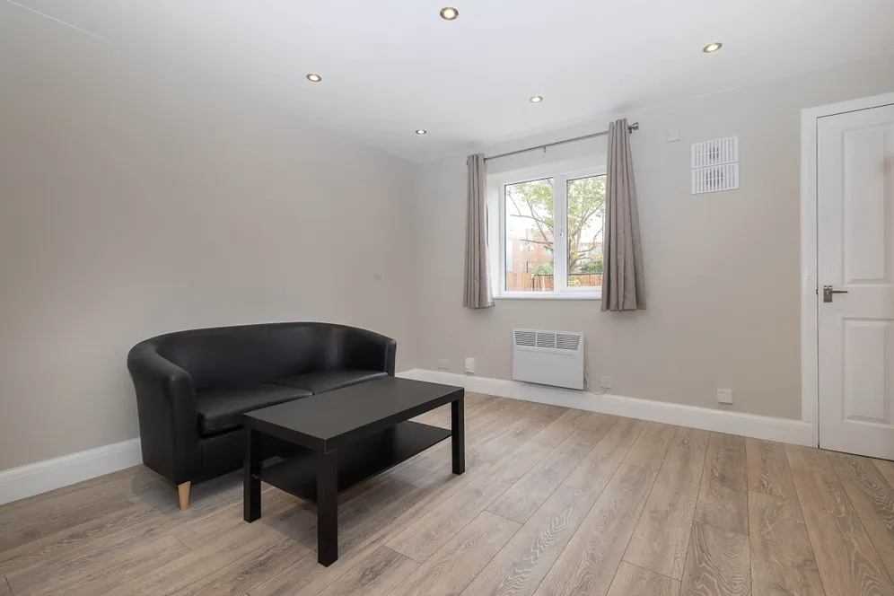 Vine Place, Hounslow, TW3 photo 7