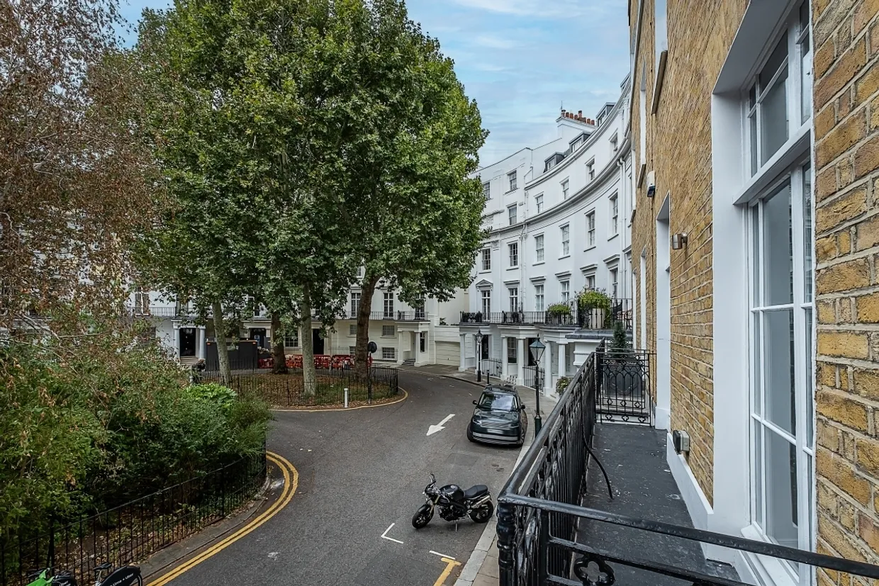 Brompton Square Knightsbridge SW3 photo 8