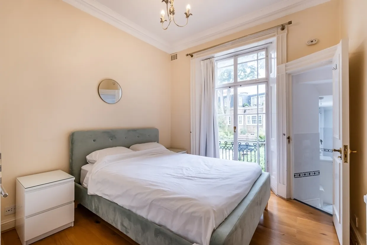 Brompton Square Knightsbridge SW3 photo 9