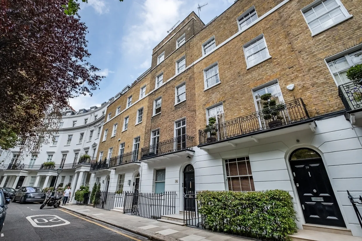 Brompton Square Knightsbridge SW3 photo 16
