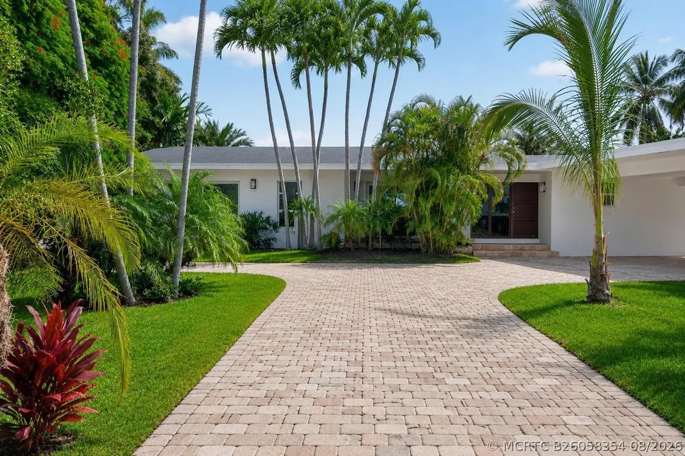 631 N Mashta Dr, Key Biscayne, FL 33149