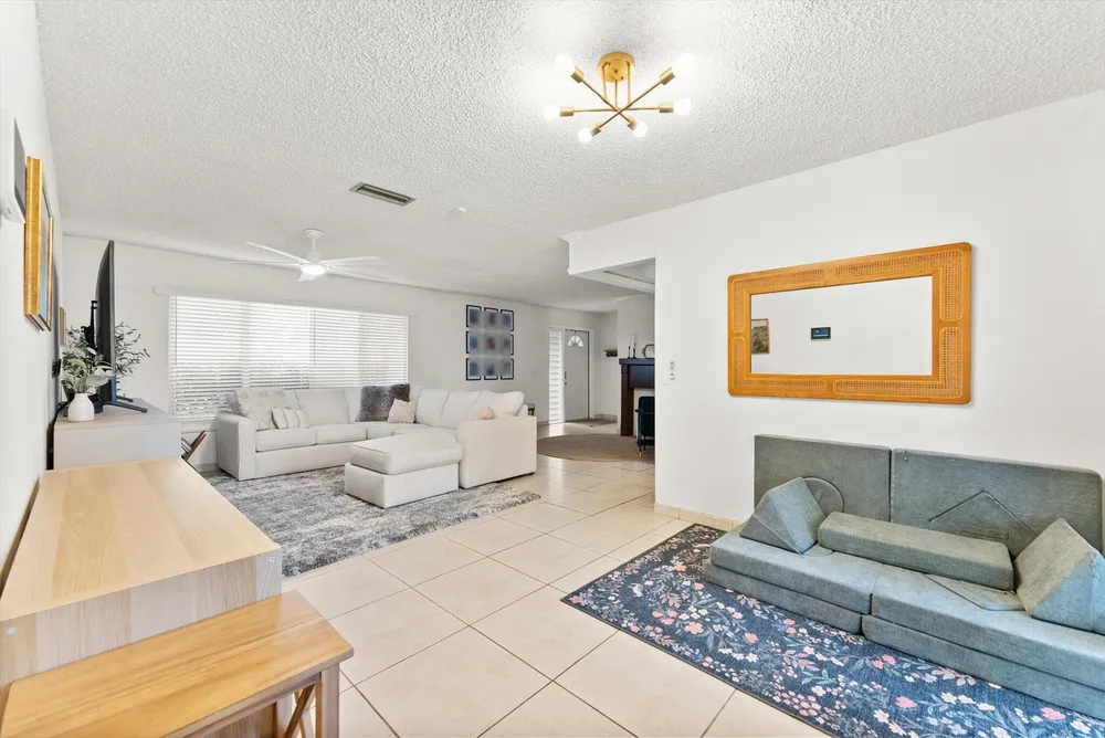 10661 NW 27th Ct, Sunrise, FL 33322