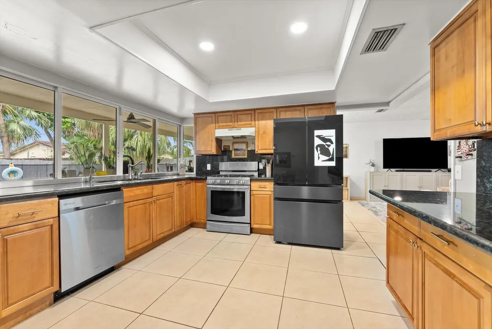 10661 NW 27th Ct, Sunrise, FL 33322