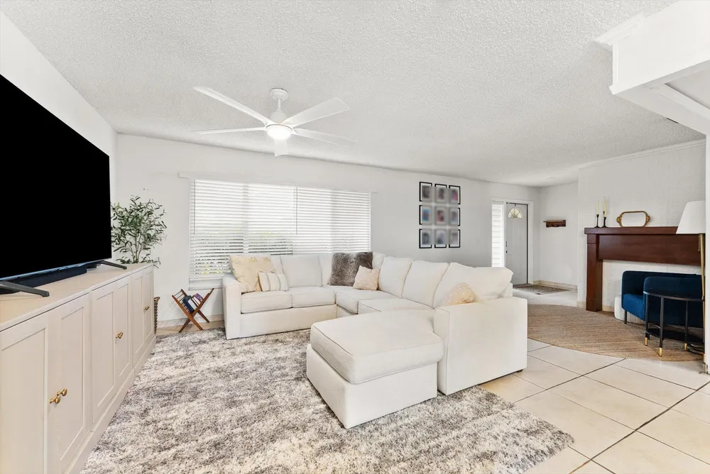 10661 NW 27th Ct, Sunrise, FL 33322